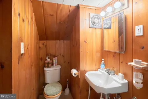 Bath - 18 Ardmore Ave, Reading, PA 19607 photo 2 of 3