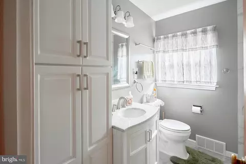 Bath - 18 Ardmore Ave, Reading, PA 19607 photo 1 of 3