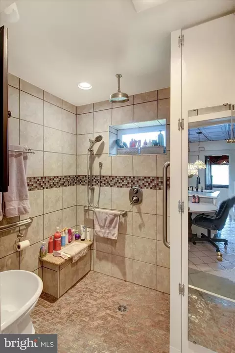 Bath - 238 E Walnut St, Reading, PA 19607 photo 2 of 3