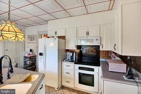 Kitchen - 238 E Walnut St, Reading, PA 19607 photo 3 of 4