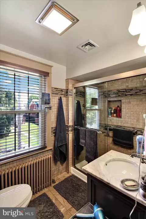 Bath - 238 E Walnut St, Reading, PA 19607 photo 3 of 3