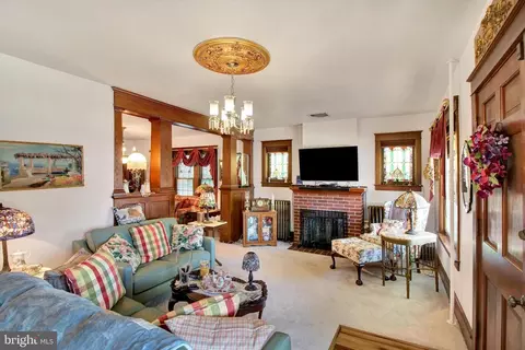 Living - 238 E Walnut St, Reading, PA 19607 photo 1 of 3