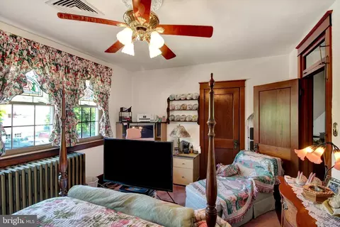 Bedroom - 238 E Walnut St, Reading, PA 19607 photo 3 of 6