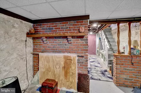 Entry Way - 312 Summit Ave, Reading, PA 19611 photo 5 of 5