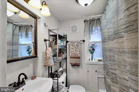 Bath - 312 Summit Ave, Reading, PA 19611 photo 1 of 3