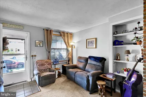 Entry Way - 312 Summit Ave, Reading, PA 19611 photo 1 of 5