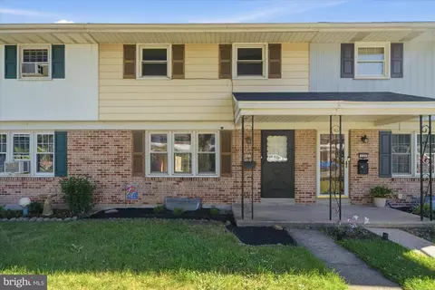 121 Pennbrook Ave, Robesonia, PA 19551