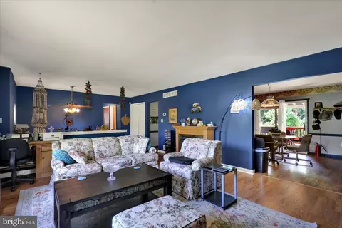 Living - 37 Beavens Rd, Reading, PA 19608 photo 1 of 2
