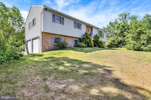 Exterior - 37 Beavens Rd, Reading, PA 19608 photo 3 of 8
