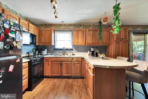 Kitchen - 37 Beavens Rd, Reading, PA 19608 photo 2 of 4