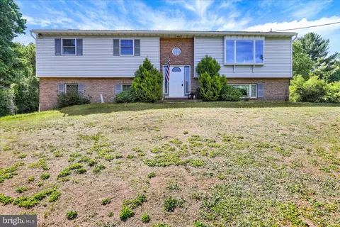 Exterior - 37 Beavens Rd, Reading, PA 19608 photo 4 of 8