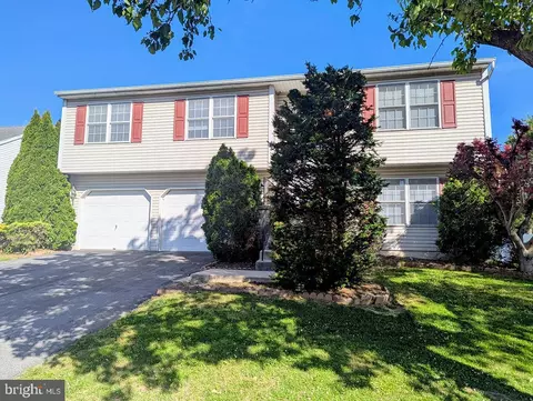 16 Dogwood Dr, Wernersville, PA 19565