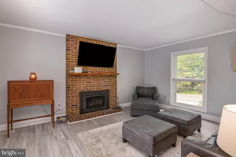 Living - 307 Skyline Dr, Reading, PA 19606 photo 2 of 2