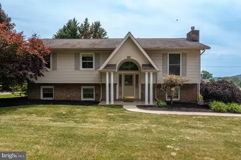 307 Skyline Dr, Reading, PA 19606