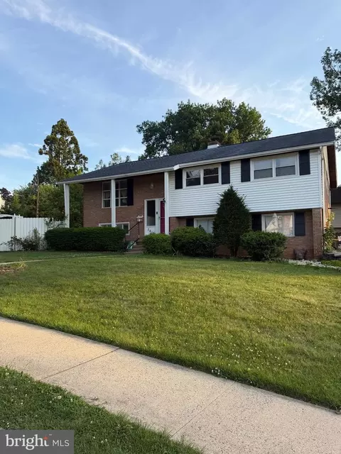2400 Lindale Dr, Reading, PA 19609