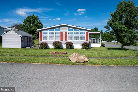 500 Caravelle Ln, Reading, PA 19606