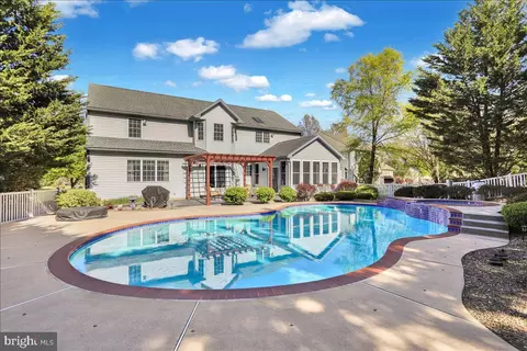4189 Hill Terrace Dr, Sinking Spring, PA 19608