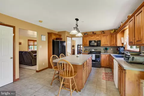 Kitchen - 534 Bertolet Mill Rd, Oley, PA 19547 photo 4 of 6