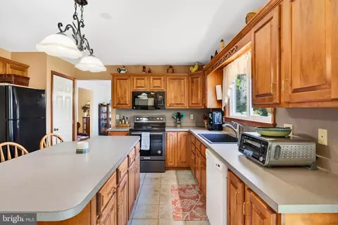 Kitchen - 534 Bertolet Mill Rd, Oley, PA 19547 photo 3 of 6