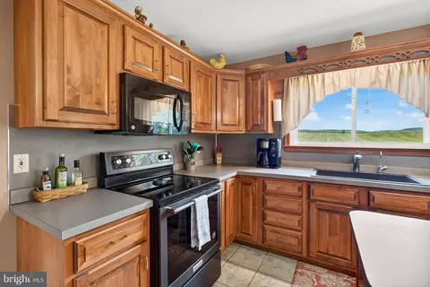 Kitchen - 534 Bertolet Mill Rd, Oley, PA 19547 photo 2 of 6