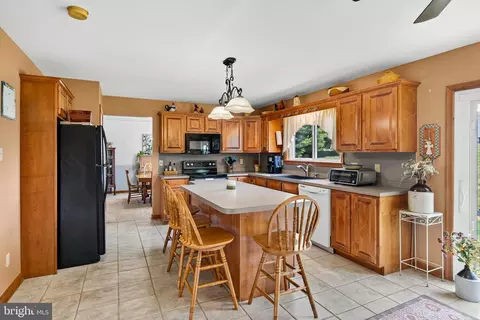 Kitchen - 534 Bertolet Mill Rd, Oley, PA 19547 photo 5 of 6