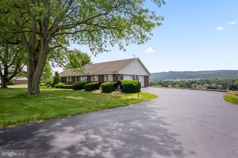 350 Big Spring Rd, Robesonia, PA 19551