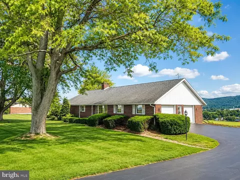 350 Big Spring Rd, Robesonia, PA 19551