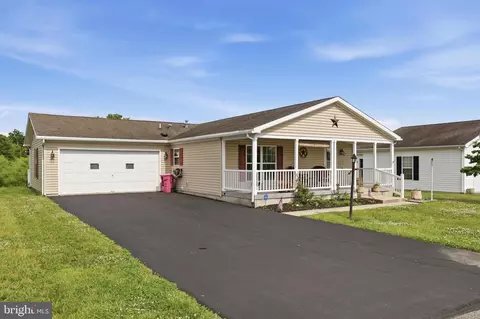 27 Eagles Watch N, Bechtelsville, PA 19505
