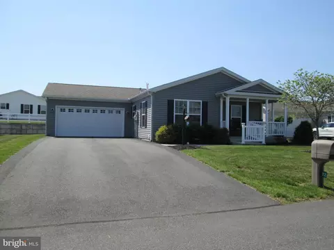 22 Finch Dr N, Bechtelsville, PA 19505