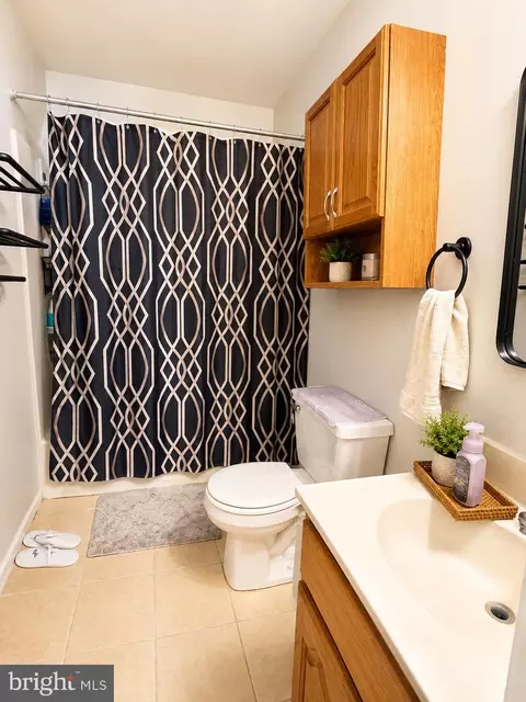 Bath - 2809 Knoll Way, Sinking Spring, PA 19608 photo 1 of 2