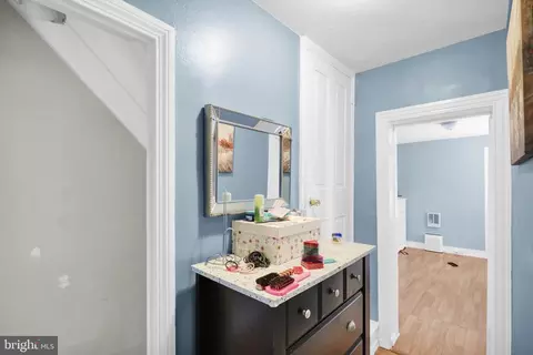 Entry Way - 1122 Buttonwood St, Reading, PA 19604 photo 7 of 8