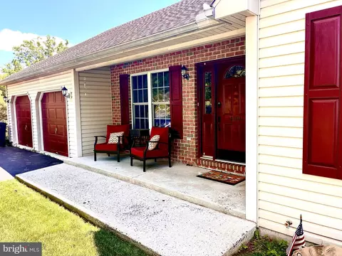 Exterior - 4580 Green Tree Rd, Reading, PA 19606 photo 4 of 7