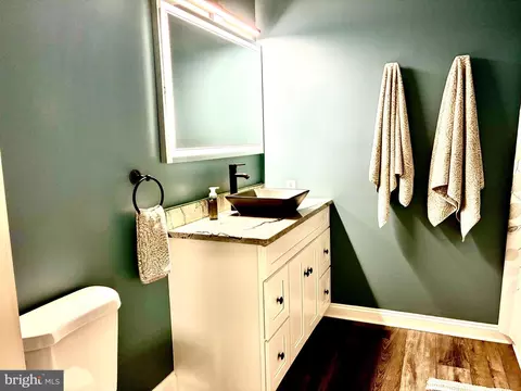 Bath - 4580 Green Tree Rd, Reading, PA 19606 photo 1 of 2