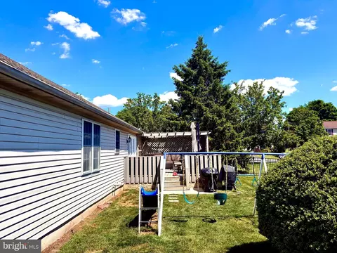 Exterior - 4580 Green Tree Rd, Reading, PA 19606 photo 5 of 7