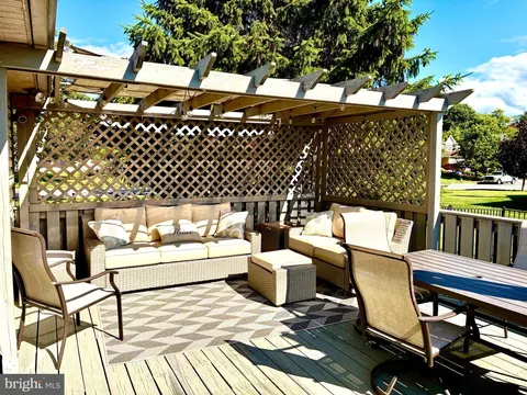Exterior - 4580 Green Tree Rd, Reading, PA 19606 photo 2 of 7