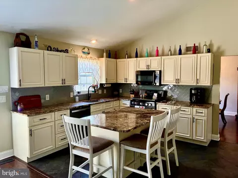 Kitchen - 4580 Green Tree Rd, Reading, PA 19606 photo 1 of 2