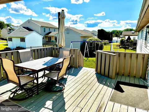 Exterior - 4580 Green Tree Rd, Reading, PA 19606 photo 3 of 7