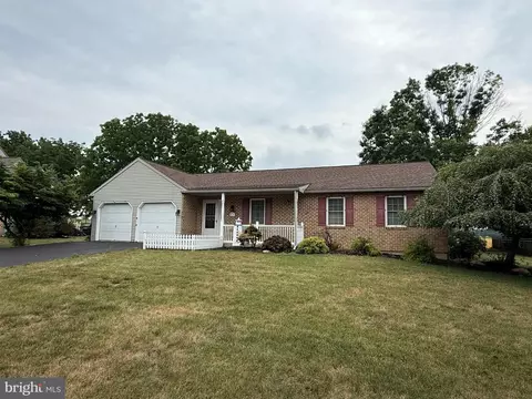 304 W Walnut Tree Dr, Blandon, PA 19510