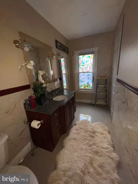 Entry Way - 541 Spring St, Reading, PA 19601 photo 3 of 15