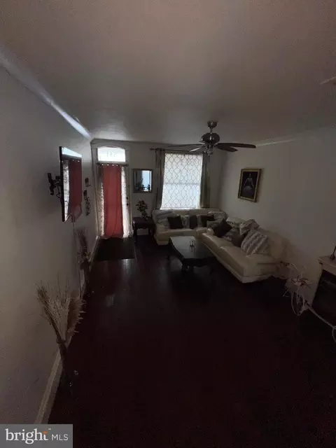 Entry Way - 541 Spring St, Reading, PA 19601 photo 5 of 15