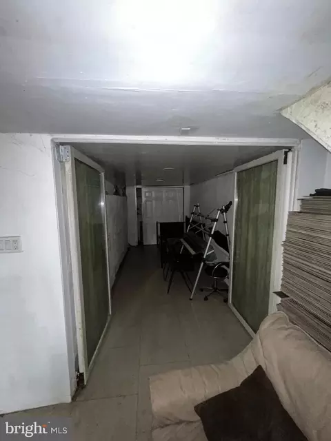 Entry Way - 541 Spring St, Reading, PA 19601 photo 14 of 15