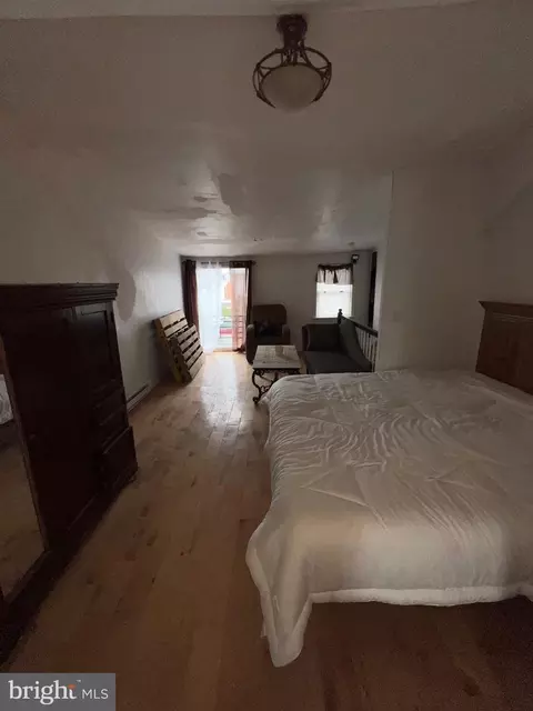 Bedroom - 541 Spring St, Reading, PA 19601 photo 2 of 8