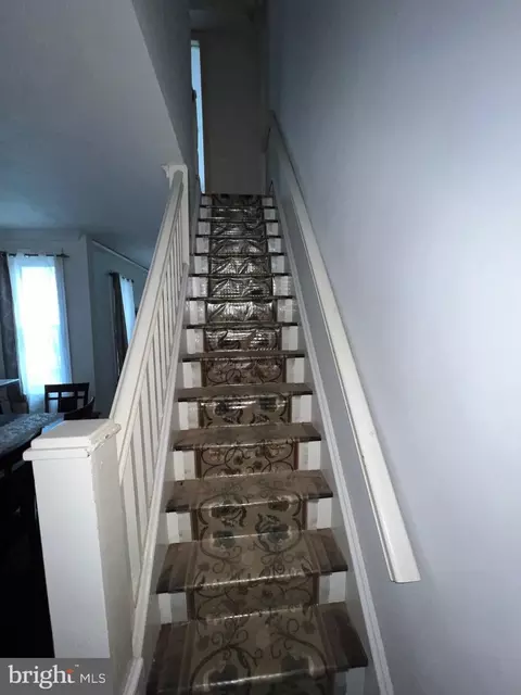 Entry Way - 541 Spring St, Reading, PA 19601 photo 4 of 15