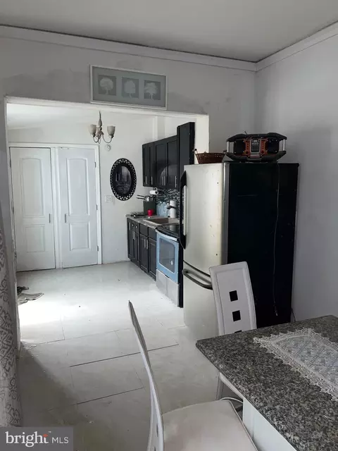 Entry Way - 541 Spring St, Reading, PA 19601 photo 9 of 15
