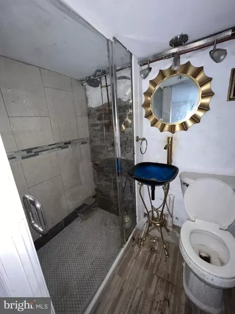 Bath - 541 Spring St, Reading, PA 19601 photo 2 of 2