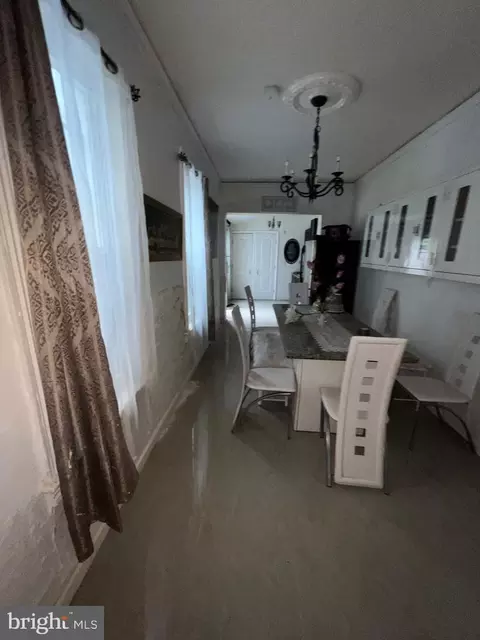Entry Way - 541 Spring St, Reading, PA 19601 photo 8 of 15