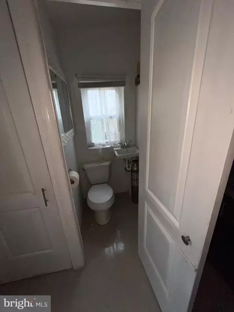 Entry Way - 541 Spring St, Reading, PA 19601 photo 10 of 15