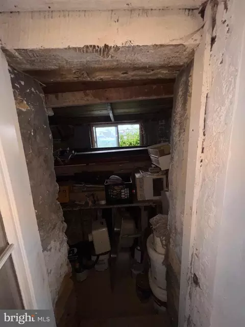 Entry Way - 541 Spring St, Reading, PA 19601 photo 13 of 15