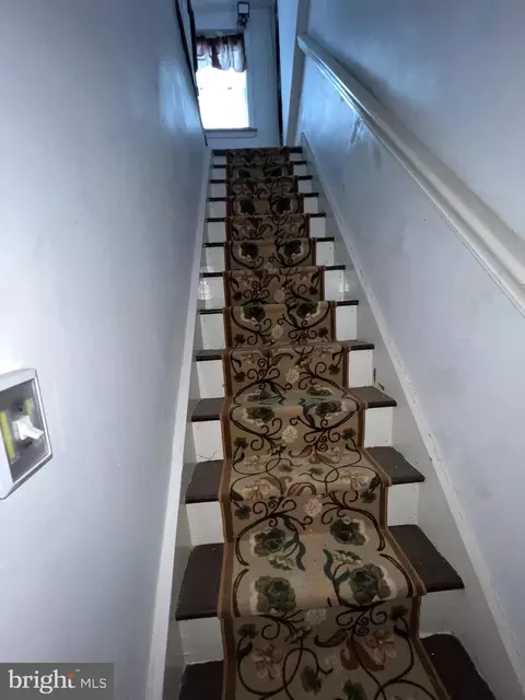 Entry Way - 541 Spring St, Reading, PA 19601 photo 1 of 15