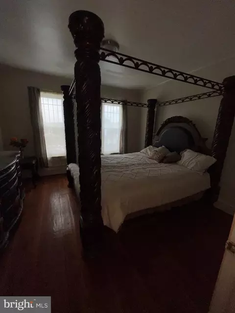 Bedroom - 541 Spring St, Reading, PA 19601 photo 5 of 8